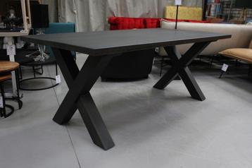 Mooie zwarte tafel eettafel hout met kruispoot 200 x 100 cm. beschikbaar voor biedingen