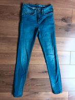 Blauwe spijkerbroek blauw jeans broek noisy May W27 L32, Blauw, Ophalen of Verzenden, Zo goed als nieuw, W27 (confectie 34) of kleiner