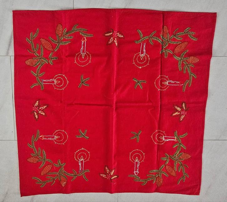 kerstkleed geborduurd erg mooi ,netjes & leuk tafel kleed,,,, Diversen, Kerst, Ophalen of Verzenden