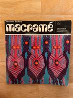 Vintage Macramé Boek - Henriette Beukers, Ophalen of Verzenden, Gelezen, Breien en Haken