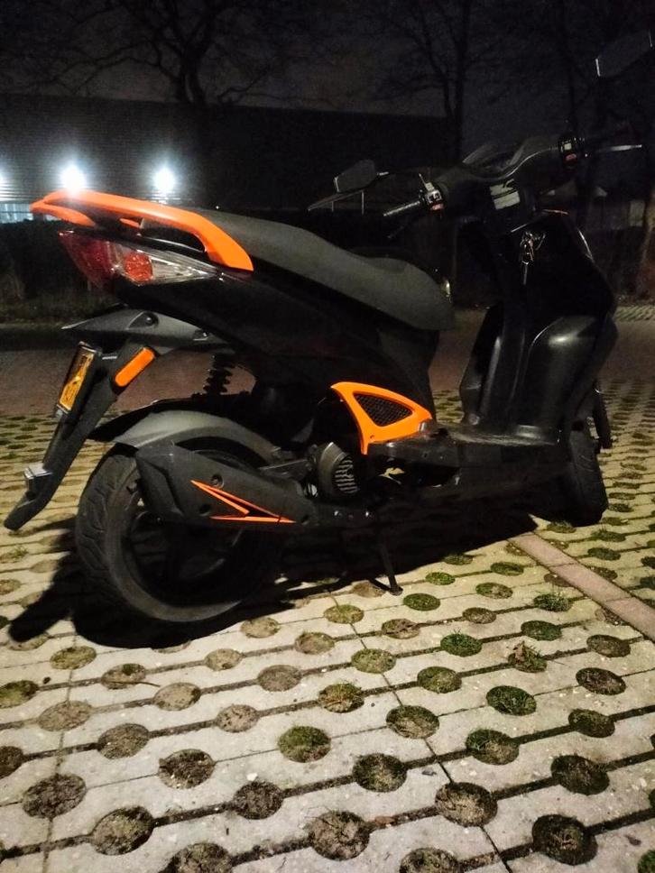 Kymco Agility RS SS8.8NovaCust., Fietsen en Brommers, Scooters | Kymco, Zo goed als nieuw, Agility, Maximaal 45 km/u, Benzine