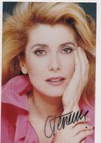 Catherine Deneuve Foto met echte handtekening, Ophalen of Verzenden, 1980 tot heden, Ongelopen, Sterren en Beroemdheden