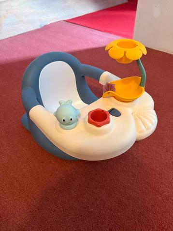 Baby badzitje met speelgoed beschikbaar voor biedingen