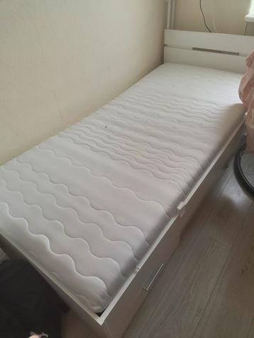 1 persoon bed beschikbaar voor biedingen