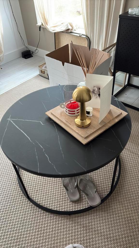 Stijlvolle Ronde Salontafel - Zwart Marmer Look, Huis en Inrichting, Tafels | Salontafels, Zo goed als nieuw, Minder dan 50 cm