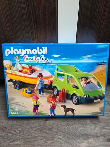 Playmobil Family Fun 4144 - Auto met Boot beschikbaar voor biedingen