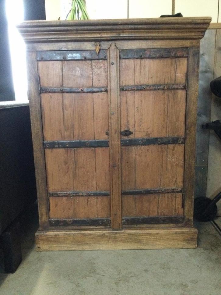 Stoer sobere India Ibiza meidenkast kast 109 cm hoog, Antiek en Kunst, Antiek | Meubels | Kasten, Ophalen