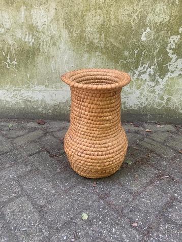 Vintage handgemaakte raffia | rotan vaas beschikbaar voor biedingen