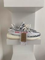 Yeezy Boost 350 Zebra Maat 43 1/3 Deadstock, Kleding | Heren, Schoenen, Nieuw, Ophalen of Verzenden, Yeezy, Wit