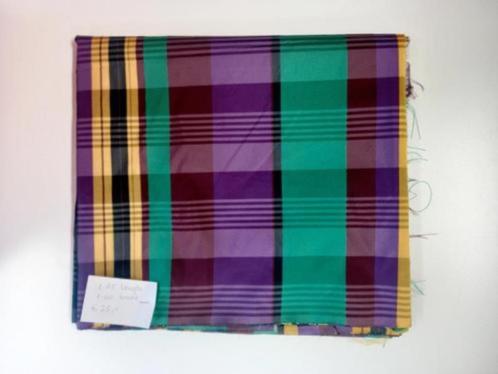 Lap stof: mooie kwaliteit geruite stof  140 x 285 cm, Hobby en Vrije tijd, Stoffen en Lappen, Nieuw, Overige materialen, 120 cm of meer