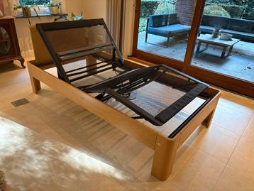SHOWROOMSTAAT Auping Auronde 100x200 42cm elekt. verstelbaar beschikbaar voor biedingen
