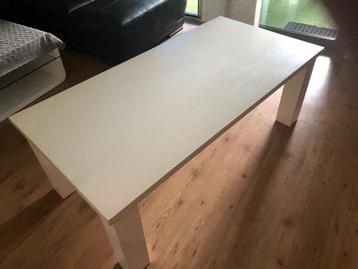 Salontafel in goede staat beschikbaar voor biedingen