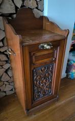 Antiek houten kolenkastje houtsnijwerk bijzettafel kastje, Antiek en Kunst, Ophalen of Verzenden