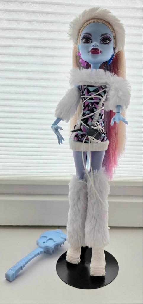 Monster High Abbey Bominable 2011, Verzamelen, Poppen, Zo goed als nieuw, Fashion Doll, Ophalen of Verzenden