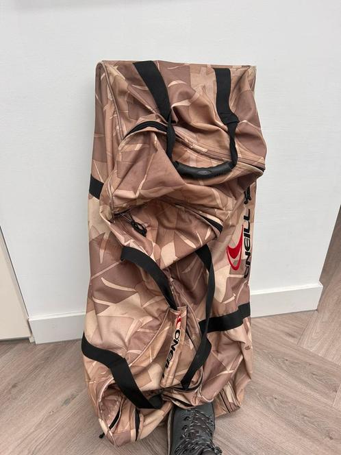 Te koop o neill giga grote weekend tas met wieltjes, Sieraden, Tassen en Uiterlijk, Tassen | Reistassen en Weekendtassen, 30 cm of meer