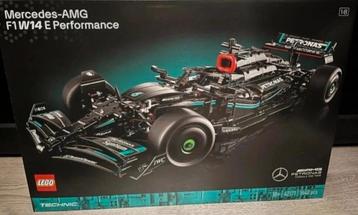 Mercedes-AMG F1 W14 E Performance 42171 beschikbaar voor biedingen