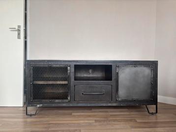 Televisiemeubel/kast beschikbaar voor biedingen