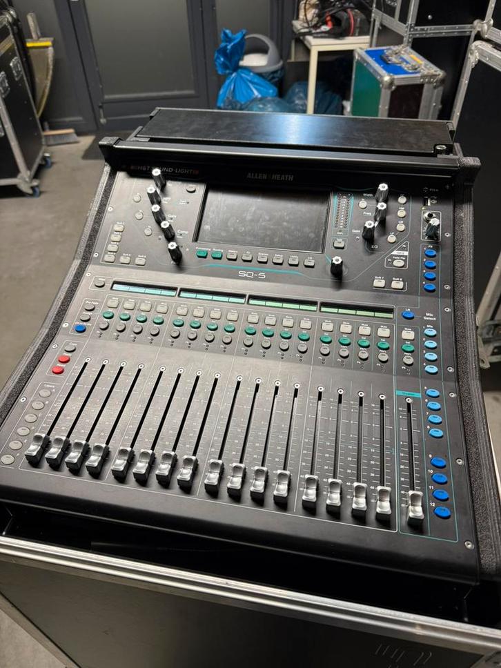 Allen & Heath SQ5 Digitale Mixer, Muziek en Instrumenten, Mengpanelen, Zo goed als nieuw, 20 kanalen of meer, Microfooningang