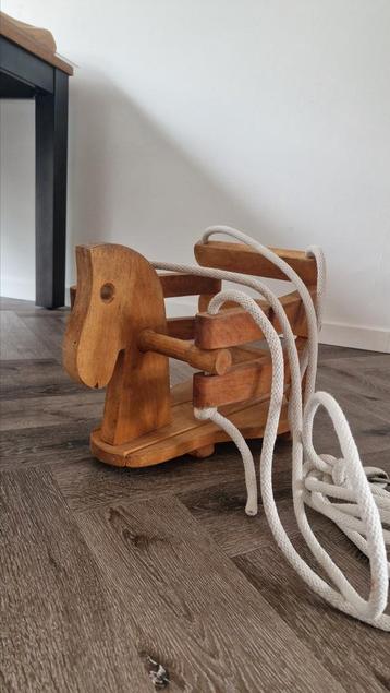 Leuk houten schommel paard beschikbaar voor biedingen
