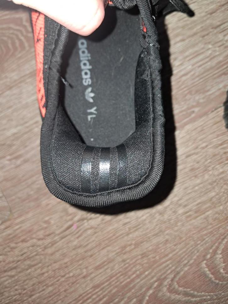 Adidas yeezy boods, Kinderen en Baby's, Kinderkleding | Schoenen en Sokken, Gebruikt, Schoenen, Jongen of Meisje, Ophalen of Verzenden
