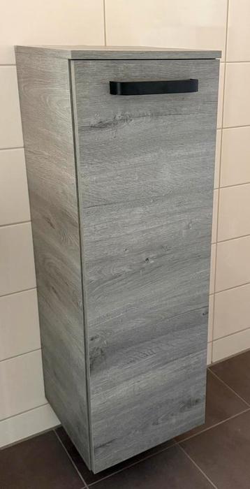 Badkamer kast 35x35x100 – grijze houtnerf, in nieuwstaat! beschikbaar voor biedingen