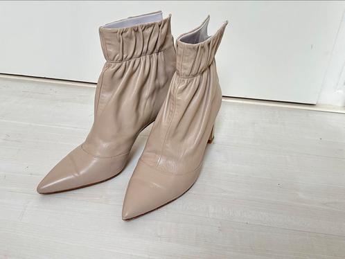 Lilian enkellaarsjes maat 41 beige als nieuw, Kleding | Dames, Schoenen, Zo goed als nieuw, Beige, Ophalen of Verzenden
