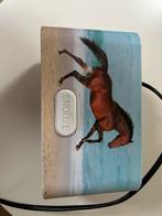 Schattige wekkerradio met galopperend paard, Witgoed en Apparatuur, Wekkers, Ophalen of Verzenden, Gebruikt, Digitaal