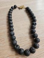 Lavasteen ketting met aparte sluiting, Ophalen of Verzenden, Zo goed als nieuw, Zilver, Overige materialen