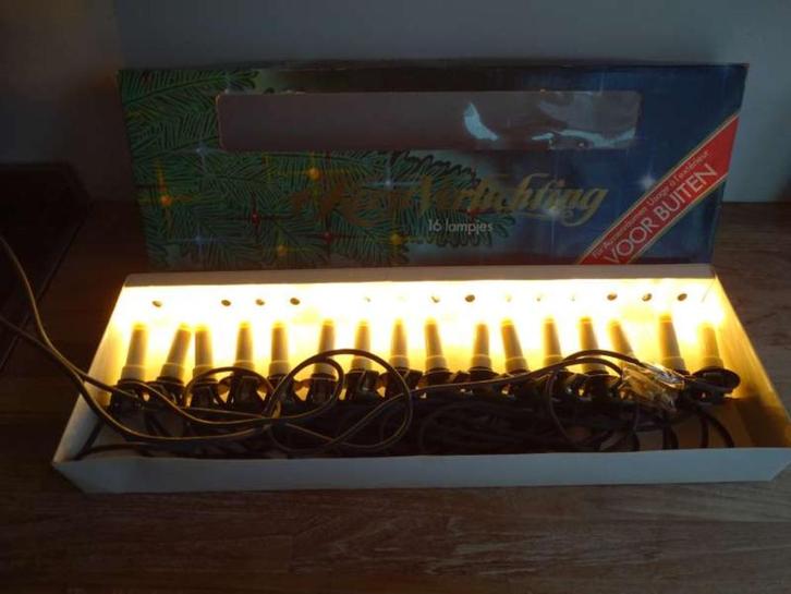 Oude kerstverlichting buiten 16 lampjes buitenverlichting, Diversen, Kerst, Zo goed als nieuw, Ophalen of Verzenden