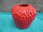 Rood aardbei vaas 21 cm, Aardewerk of Porselein, Ophalen of Verzenden, Zo goed als nieuw, Minder dan 50 cm
