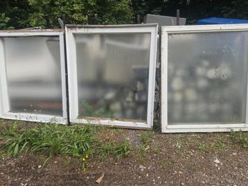 3 hardhouten kozijnen 1.10 x 1.25 beschikbaar voor biedingen