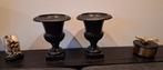 Twee Gietijzeren Vazen - Per Stuk Te Koop, Huis en Inrichting, Woonaccessoires | Vazen, Ophalen