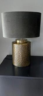 Te Koop: Luxe tafellamp met verlours kap in warme groentint, Ophalen, Zo goed als nieuw, 50 tot 75 cm