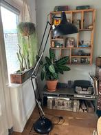 Zwarte vloerlamp scharnier industrieel, Huis en Inrichting, Lampen | Vloerlampen, Ophalen, Gebruikt, 150 tot 200 cm