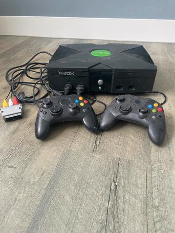 Xbox Classic + 2 Controllers + Retro Games beschikbaar voor biedingen