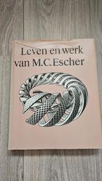 M.C. Escher - Leven en Werk, Ophalen of Verzenden, Gelezen, Beeldhouwkunst