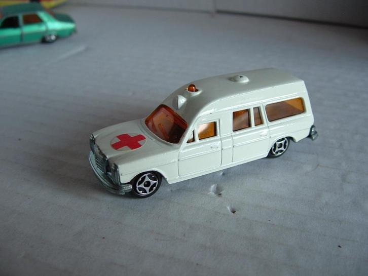 Norev.   Mercedes Ambulance.  Mini - Jet., Hobby en Vrije tijd, Modelauto's | 1:87, Zo goed als nieuw, Auto, Overige merken, Ophalen of Verzenden