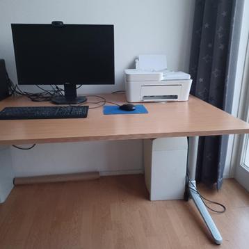 Prachtig bureau met veel ruimte voor werkkamer of kantoor!!!