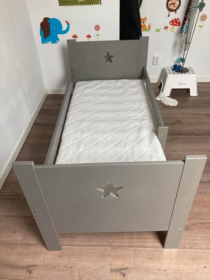 Mooi Petit Amelie Nuit junior bed 160x70 incl matras., Kinderen en Baby's, Kinderkamer | Bedden, Zo goed als nieuw, Minder dan 140 cm