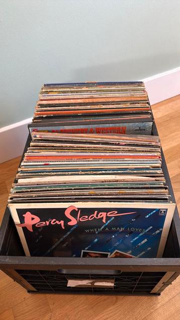 Ruim 100 lp’s, van alles wat beschikbaar voor biedingen