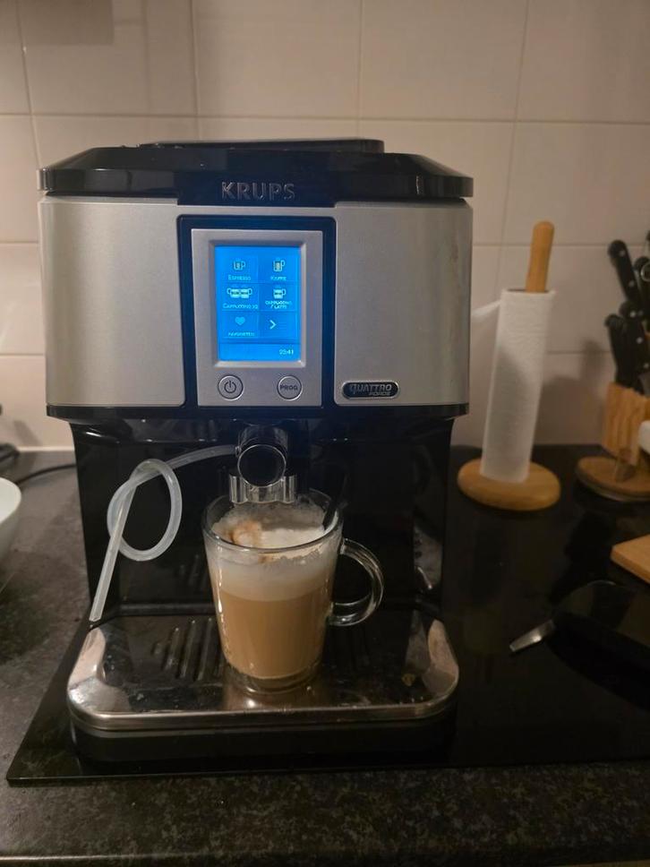 Krups Quattro Force Espresso Machine, Witgoed en Apparatuur, Koffiezetapparaten, Gebruikt, Koffiebonen, Espresso apparaat, 2 tot 4 kopjes