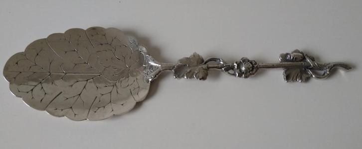 zilveren taartschep met decoratie van bladeren, Antiek en Kunst, Antiek | Goud en Zilver, Zilver, Ophalen of Verzenden