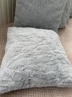 8 stuks 45x45 grijze fluffy kussens, Ophalen of Verzenden, Zo goed als nieuw, Grijs, Vierkant
