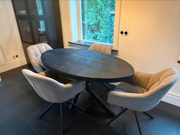 Eetkamertafel Zwart ovaal 160cm beschikbaar voor biedingen