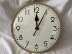 Elektrische wandklok met zeldzaam stemvork uurwerk, Antiek en Kunst, Antiek | Klokken, Ophalen of Verzenden