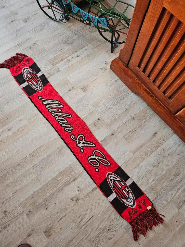 AC Milan Sjaal - Clubaccessoires, Sport en Fitness, Voetbal, Gebruikt, Overige typen, Maat XL, Ophalen of Verzenden