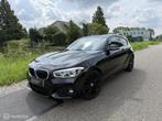 BMW 1-serie 118i M Sport Edition / Navi / Camera / Cruise, 65 €/maand, Gebruikt, Alcantara, Zwart