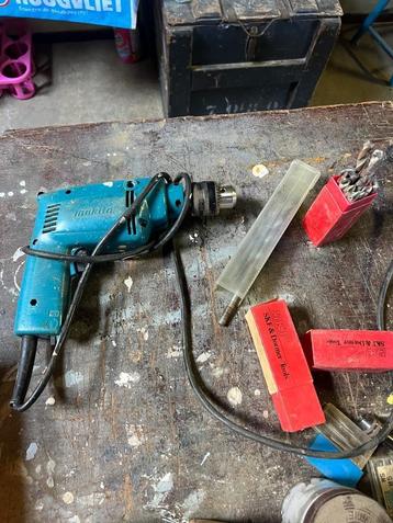Makita boormachine met boortjes beschikbaar voor biedingen