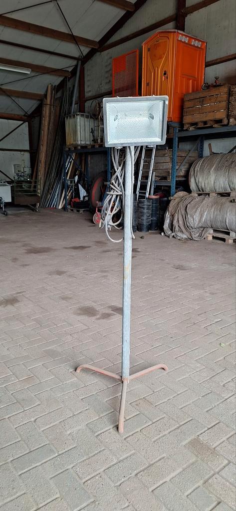 Bouwlamp met statief - Gebruikt, Doe-het-zelf en Verbouw, Bouwverlichting, Gebruikt, Lamp met armatuur, 500 watt of meer, Met statief