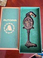 Disney attraction limited autopia key /sleutel, Verzamelen, Disney, Ophalen of Verzenden, Overige figuren, Zo goed als nieuw, Beeldje of Figuurtje